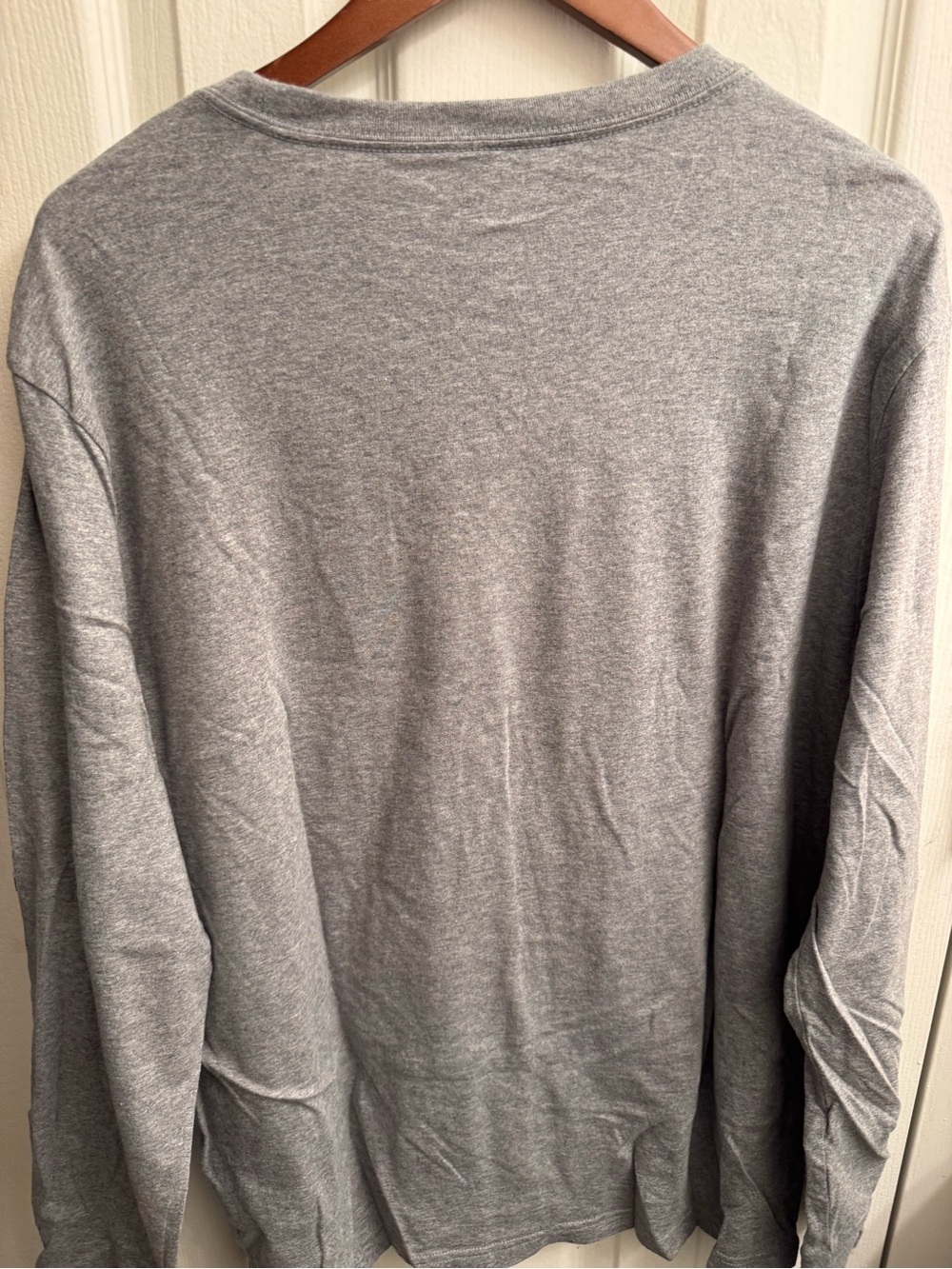American Eagle Outfitters Gray Long Sleeve Tee with Cream A E Logo - Picture 3 of 3
